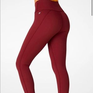 Fabletics (Powerhold).